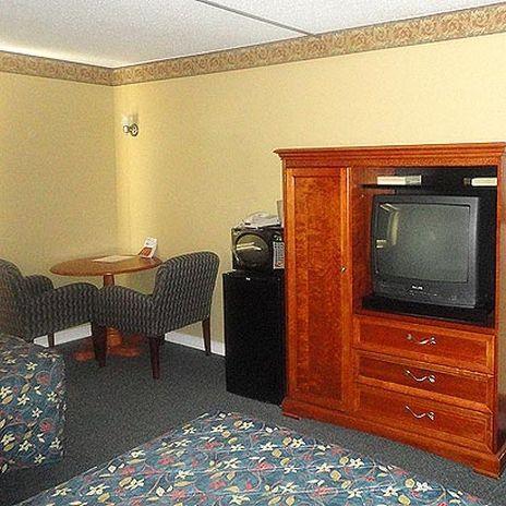 Days Inn By Wyndham West Branch Iowa City Area Стая снимка