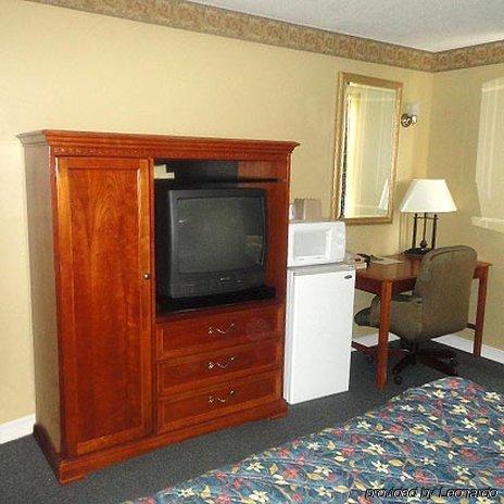 Days Inn By Wyndham West Branch Iowa City Area Стая снимка