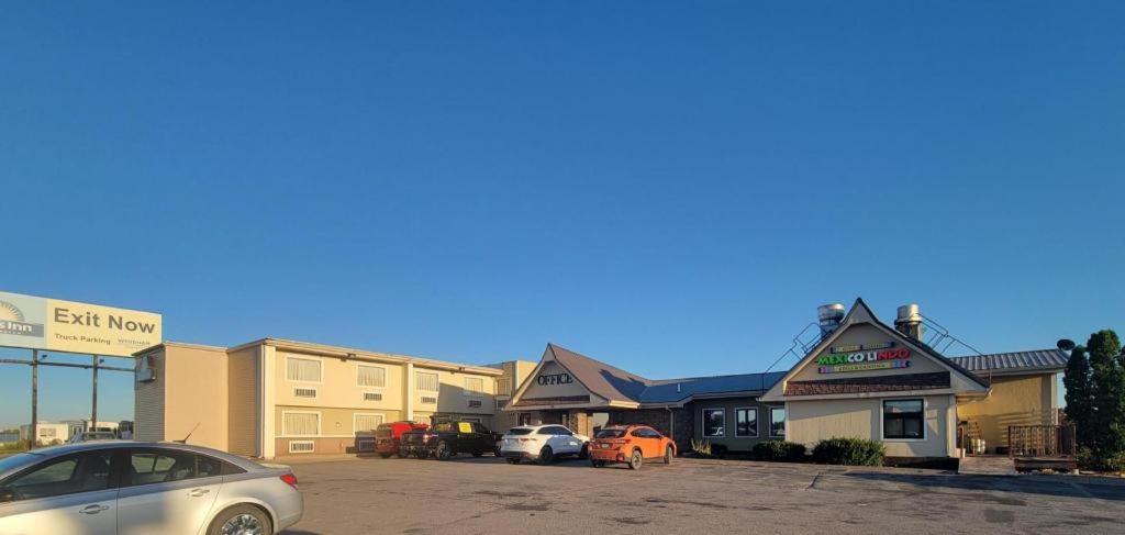 Days Inn By Wyndham West Branch Iowa City Area Екстериор снимка