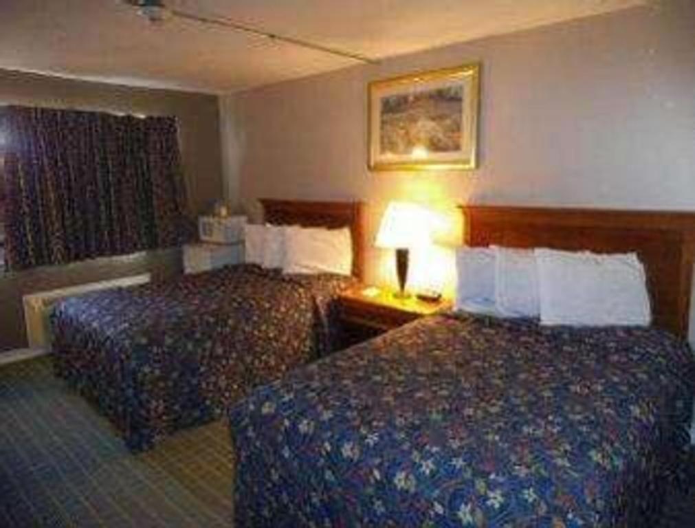 Days Inn By Wyndham West Branch Iowa City Area Екстериор снимка