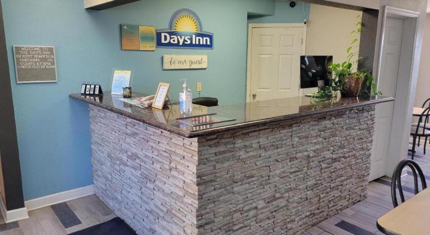 Days Inn By Wyndham West Branch Iowa City Area Екстериор снимка