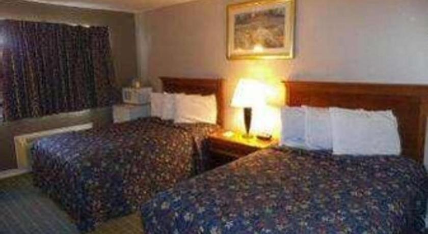 Days Inn By Wyndham West Branch Iowa City Area Екстериор снимка