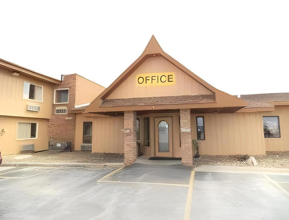 Days Inn By Wyndham West Branch Iowa City Area Екстериор снимка