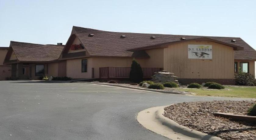 Days Inn By Wyndham West Branch Iowa City Area Екстериор снимка