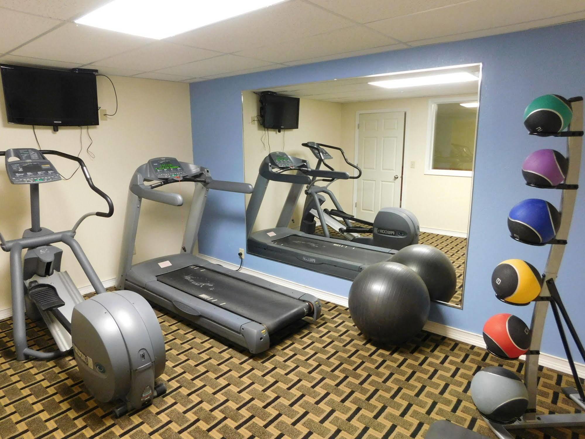 Days Inn By Wyndham West Branch Iowa City Area Екстериор снимка